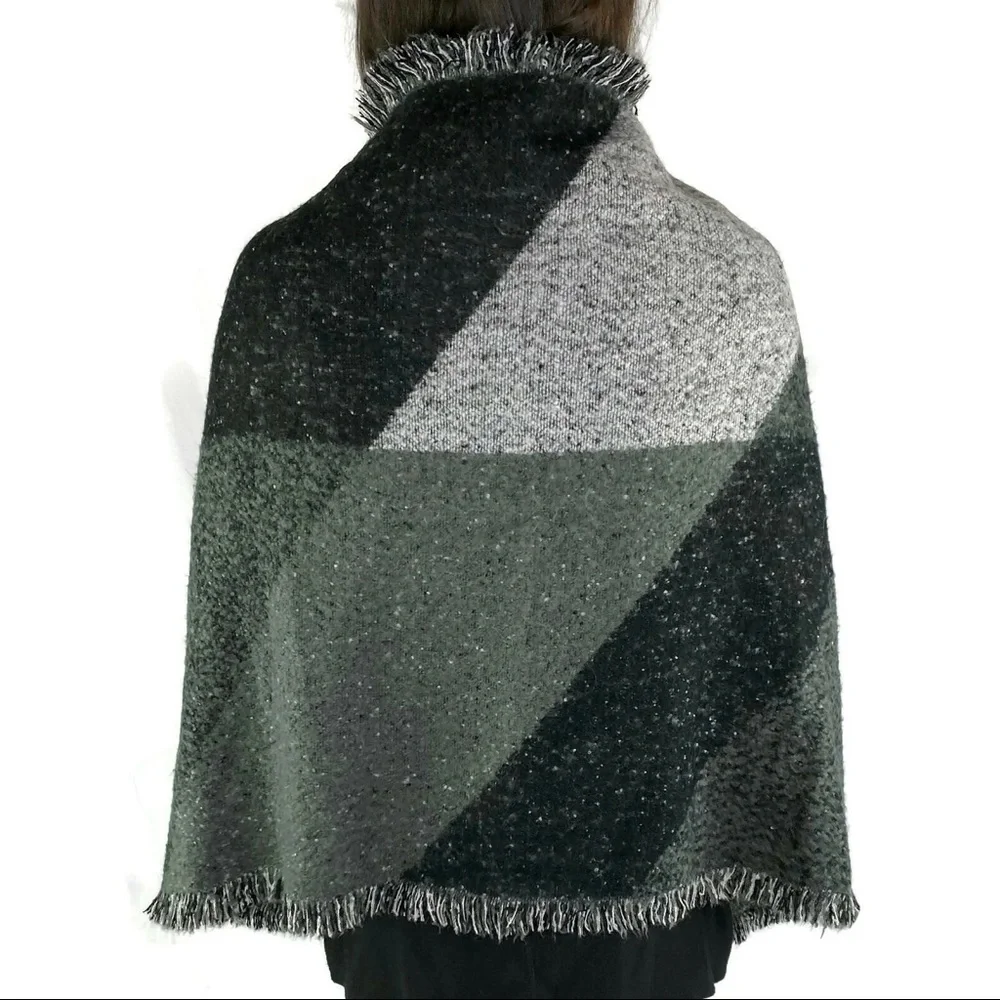 Eddie Bauer Cozy Blanket Wrap Black, Green & Gray